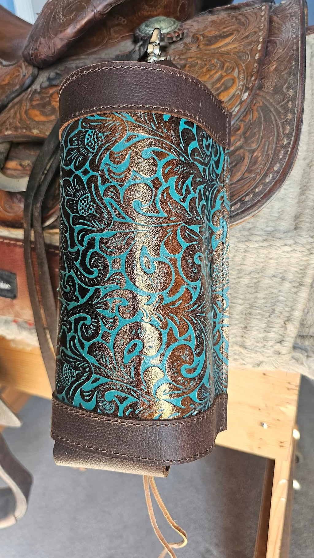 Cylinder Saddle Bottle Holder