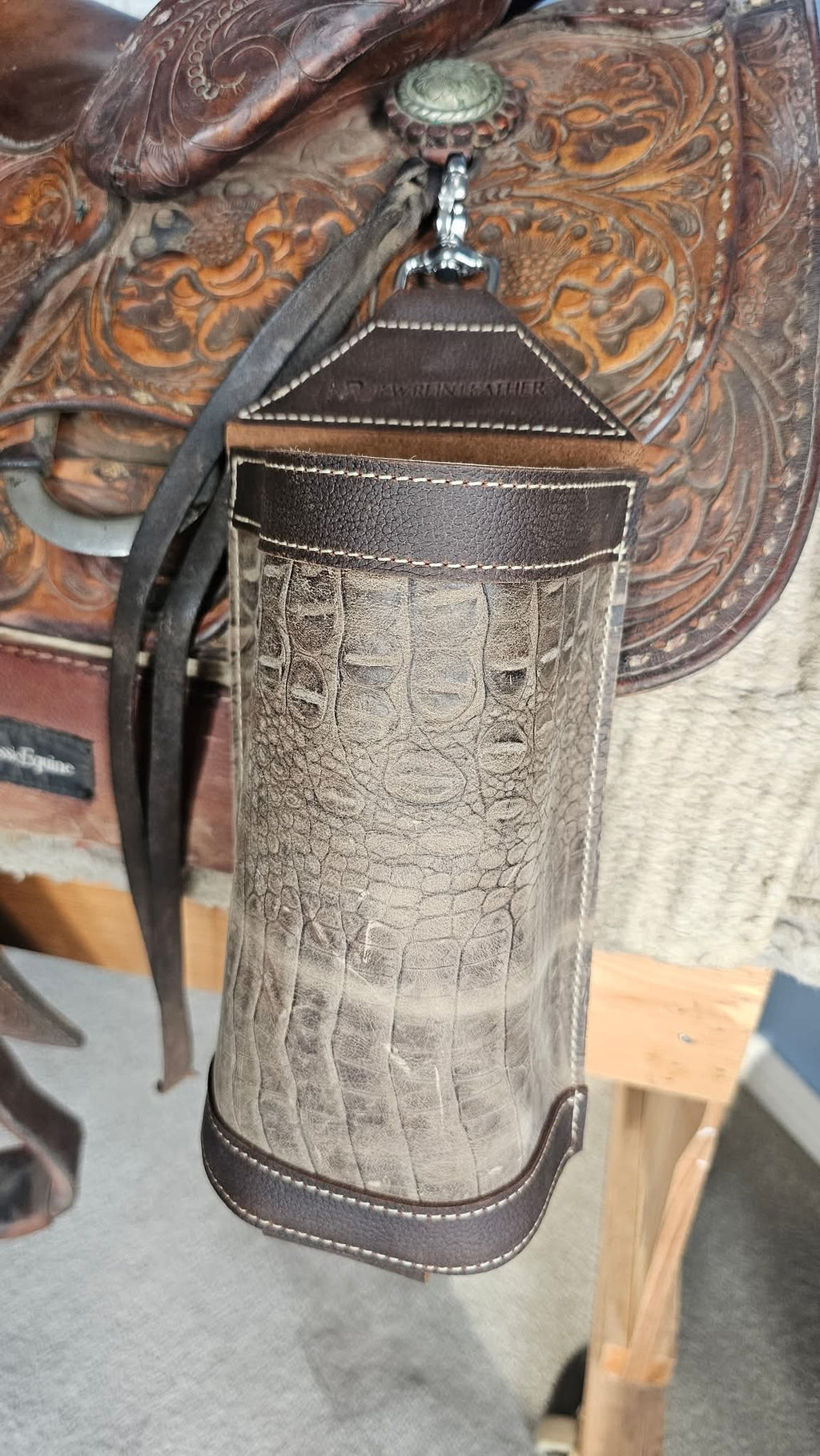Cylinder Saddle Bottle Holder