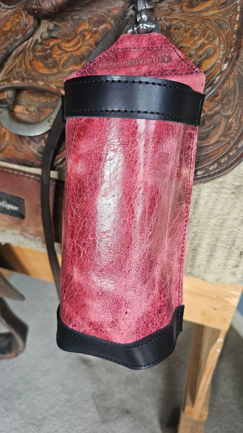 Cylinder Saddle Bottle Holder