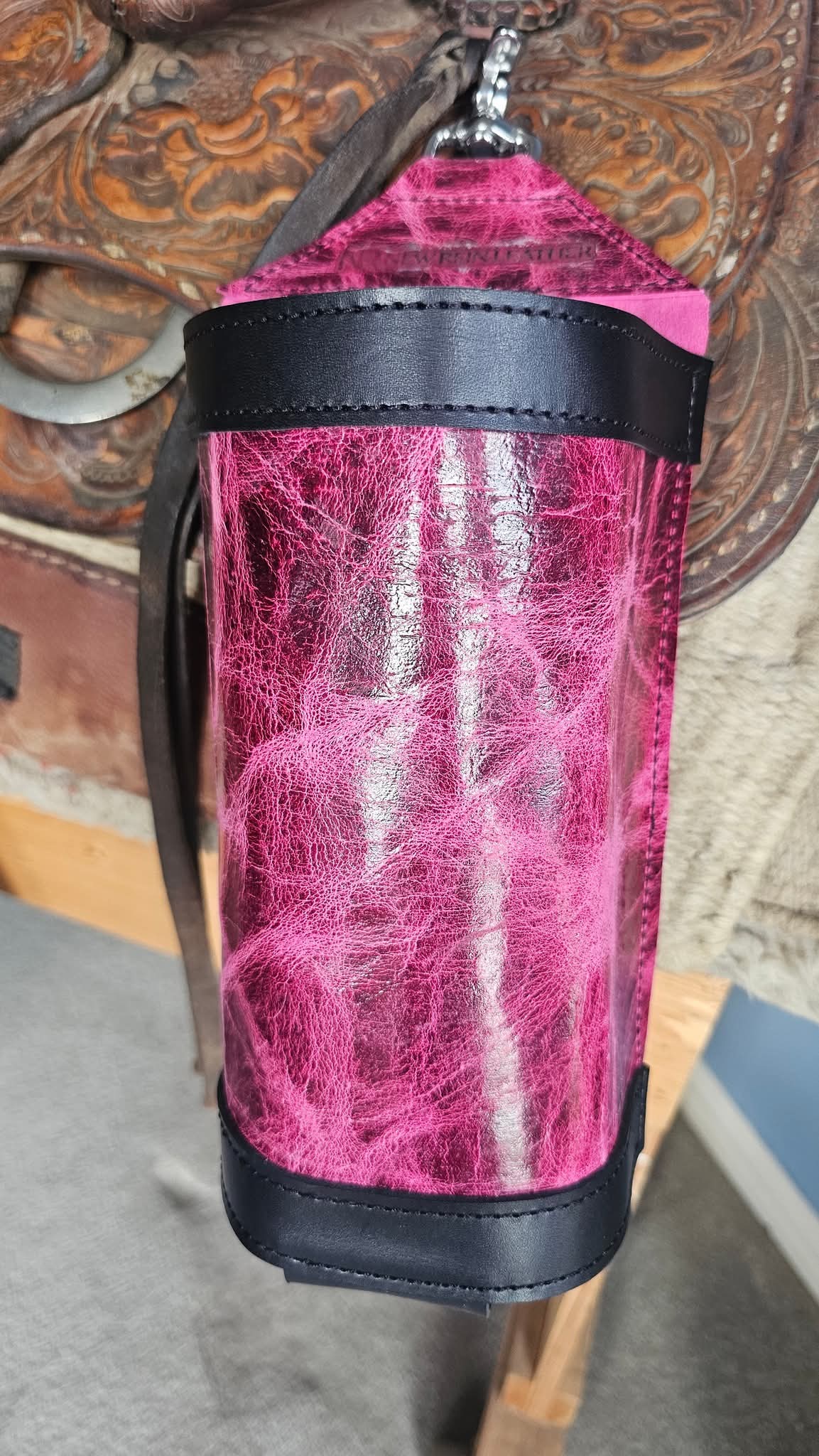 Cylinder Saddle Bottle Holder
