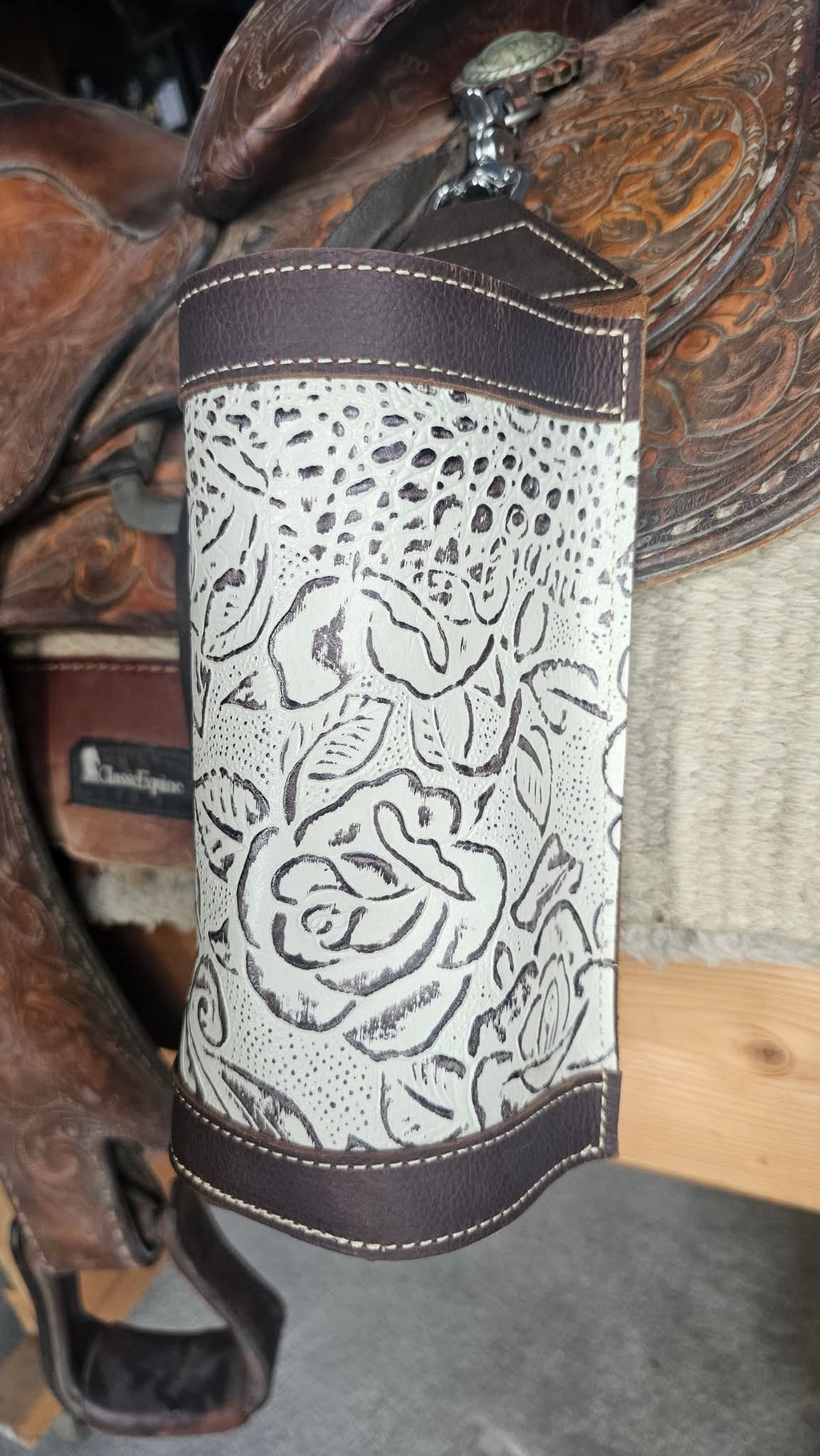 Cylinder Saddle Bottle Holder