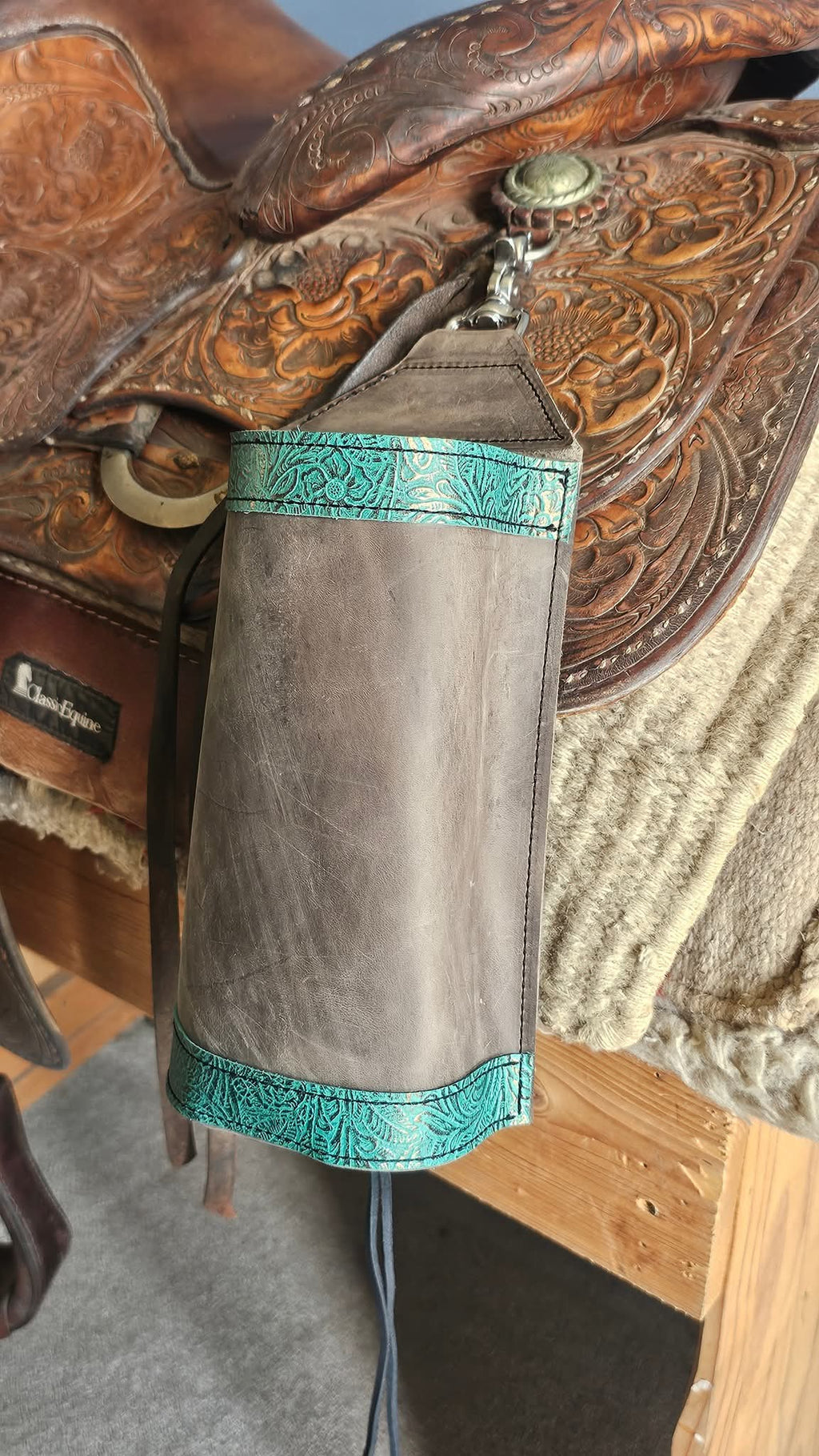 Cylinder Saddle Bottle Holder