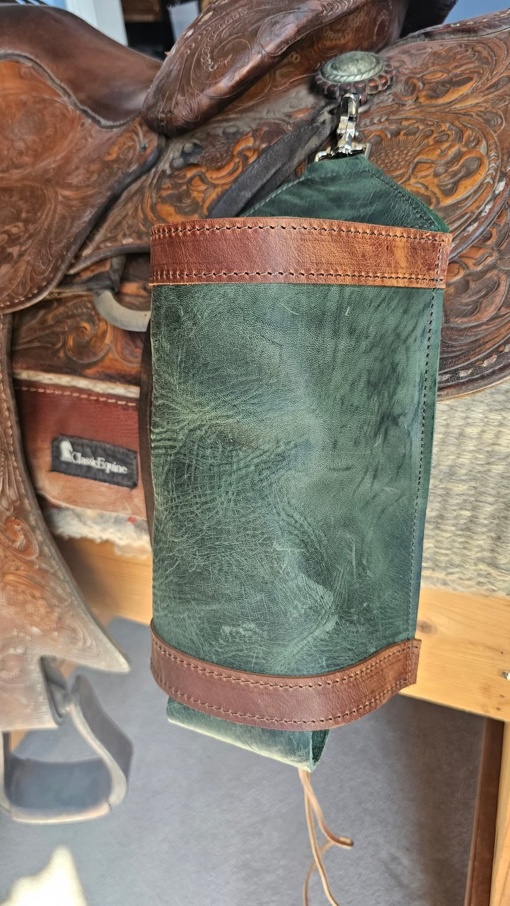 Cylinder Saddle Bottle Holder