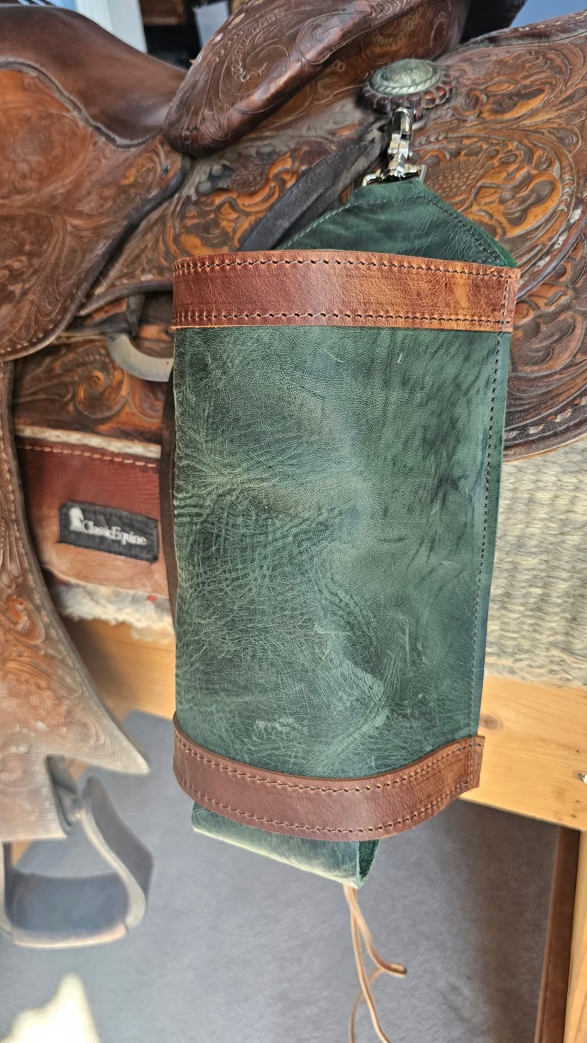 Cylinder Saddle Bottle Holder
